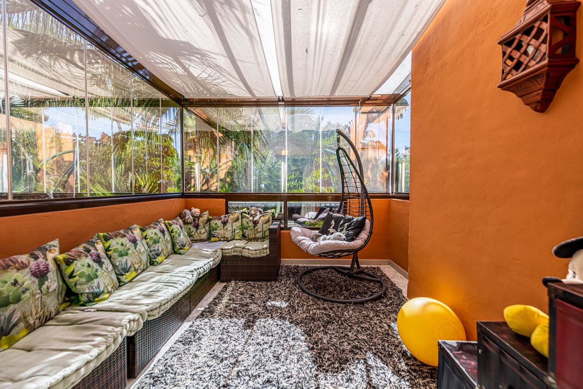 2 Bed Middle Floor Apartment in Nueva Andalucía