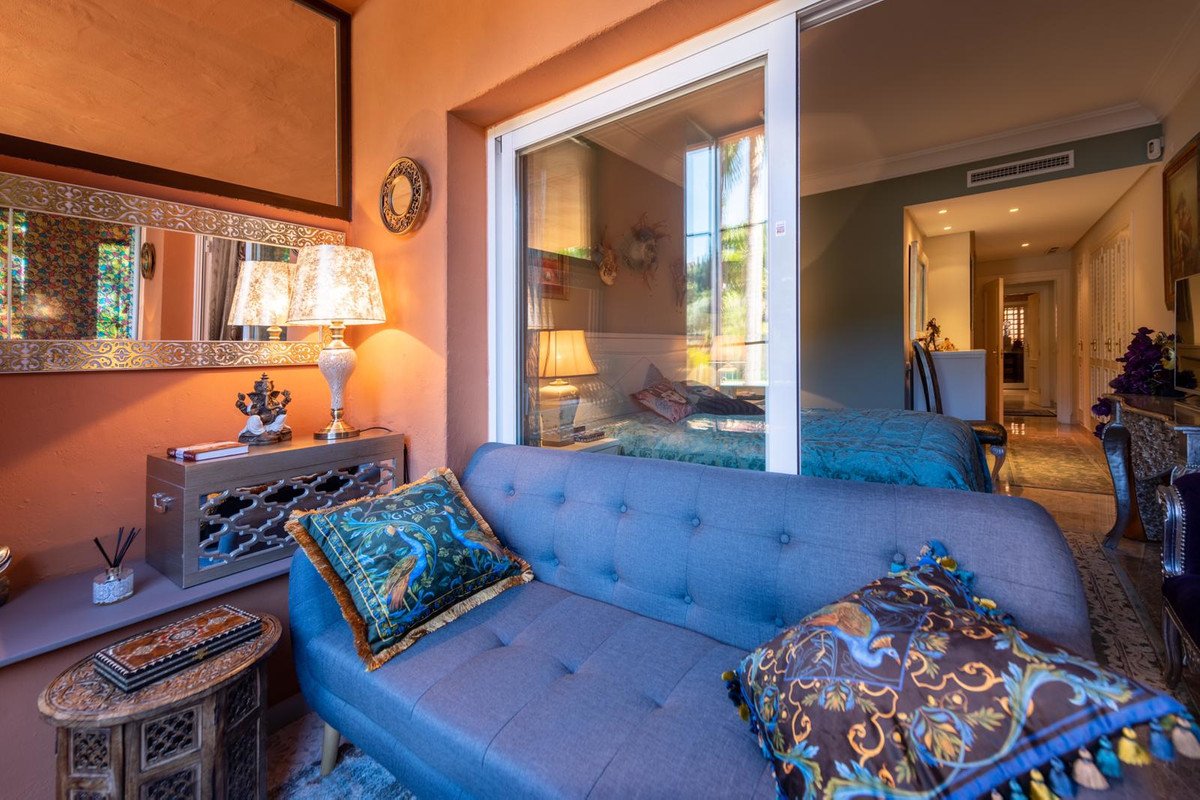 2 Bed Middle Floor Apartment in Nueva Andalucía