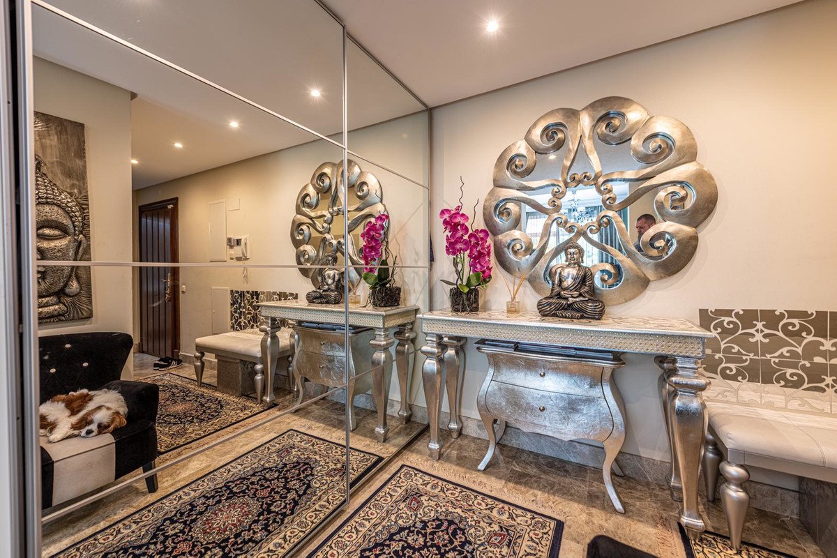 2 Bed Middle Floor Apartment in Nueva Andalucía