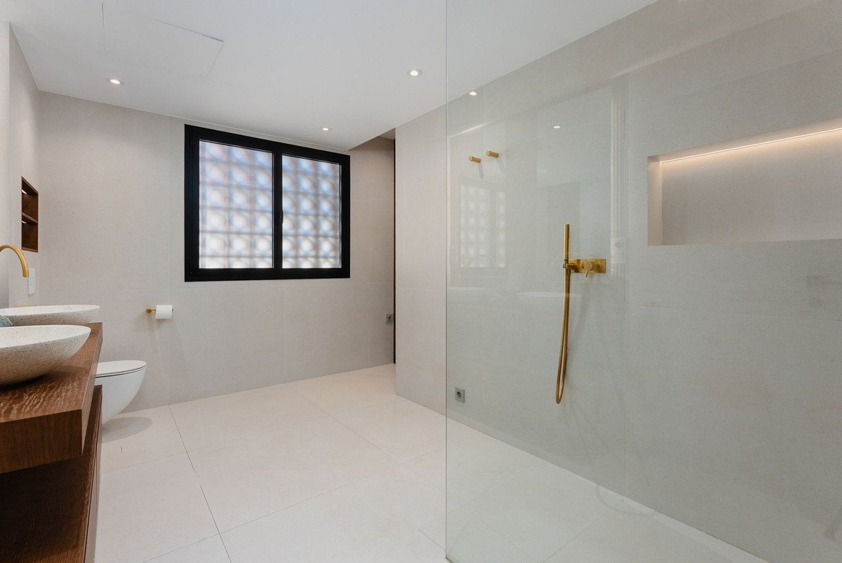 2 Bed Top Floor Apartment in Fuengirola