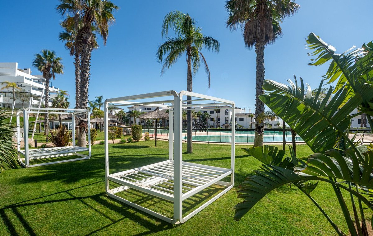 2 Bed Middle Floor Apartment in Estepona