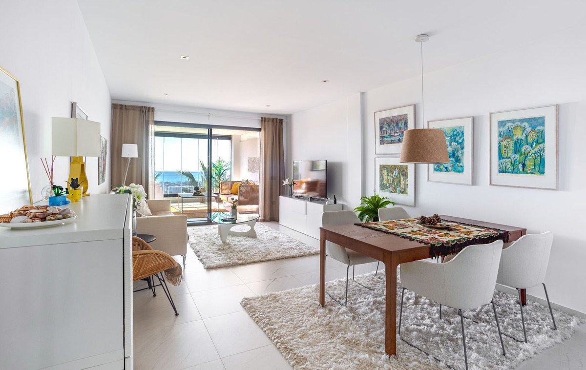 2 Bed Middle Floor Apartment in Estepona