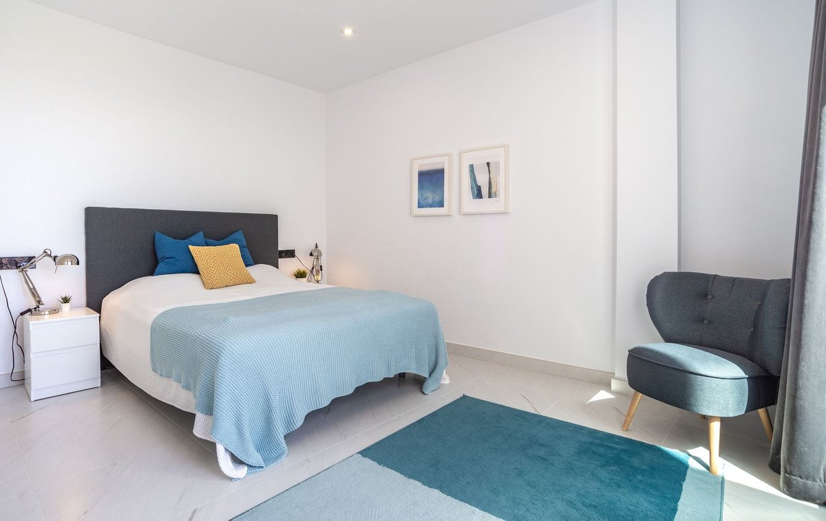 2 Bed Middle Floor Apartment in Estepona