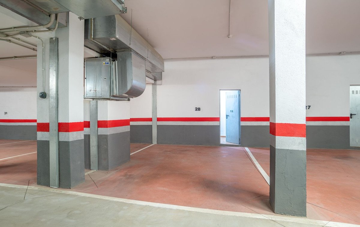 2 Bed Middle Floor Apartment in Estepona