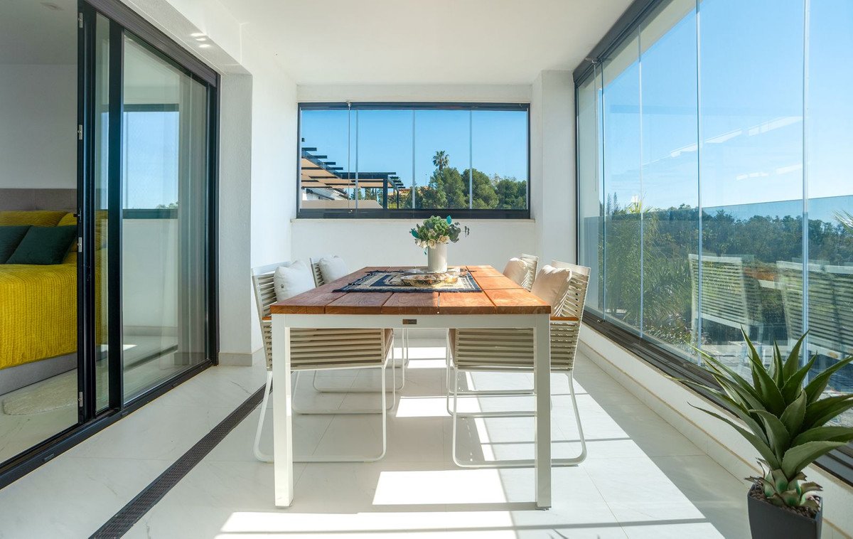 2 Bed Middle Floor Apartment in Estepona