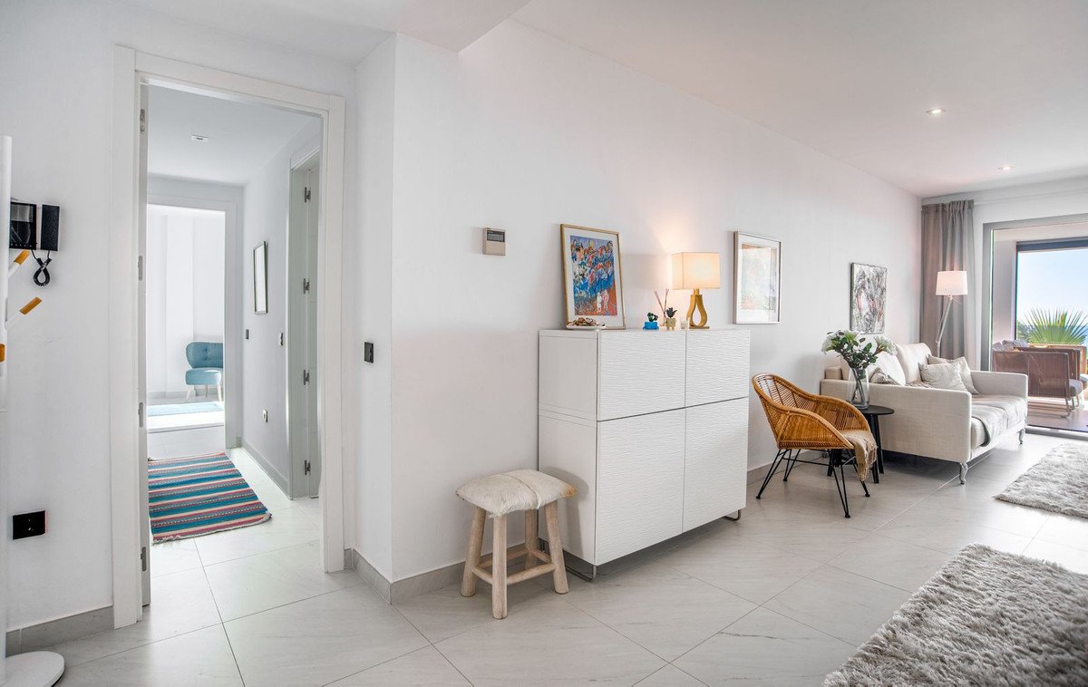 2 Bed Middle Floor Apartment in Estepona