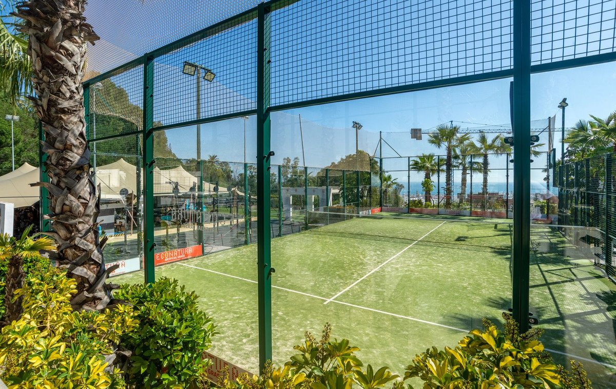 2 Bed Middle Floor Apartment in Estepona