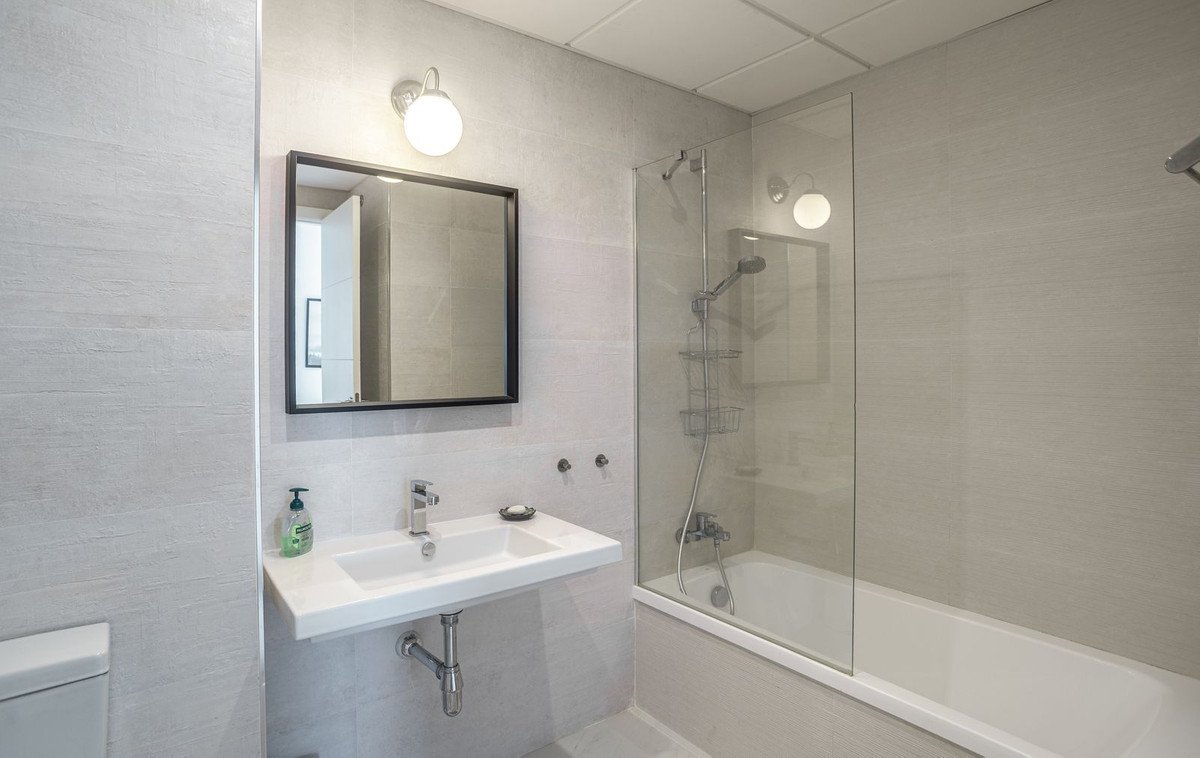 2 Bed Middle Floor Apartment in Estepona