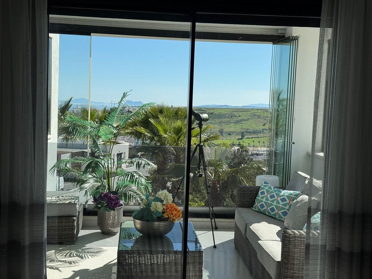 4 Bed Middle Floor Apartment in Estepona