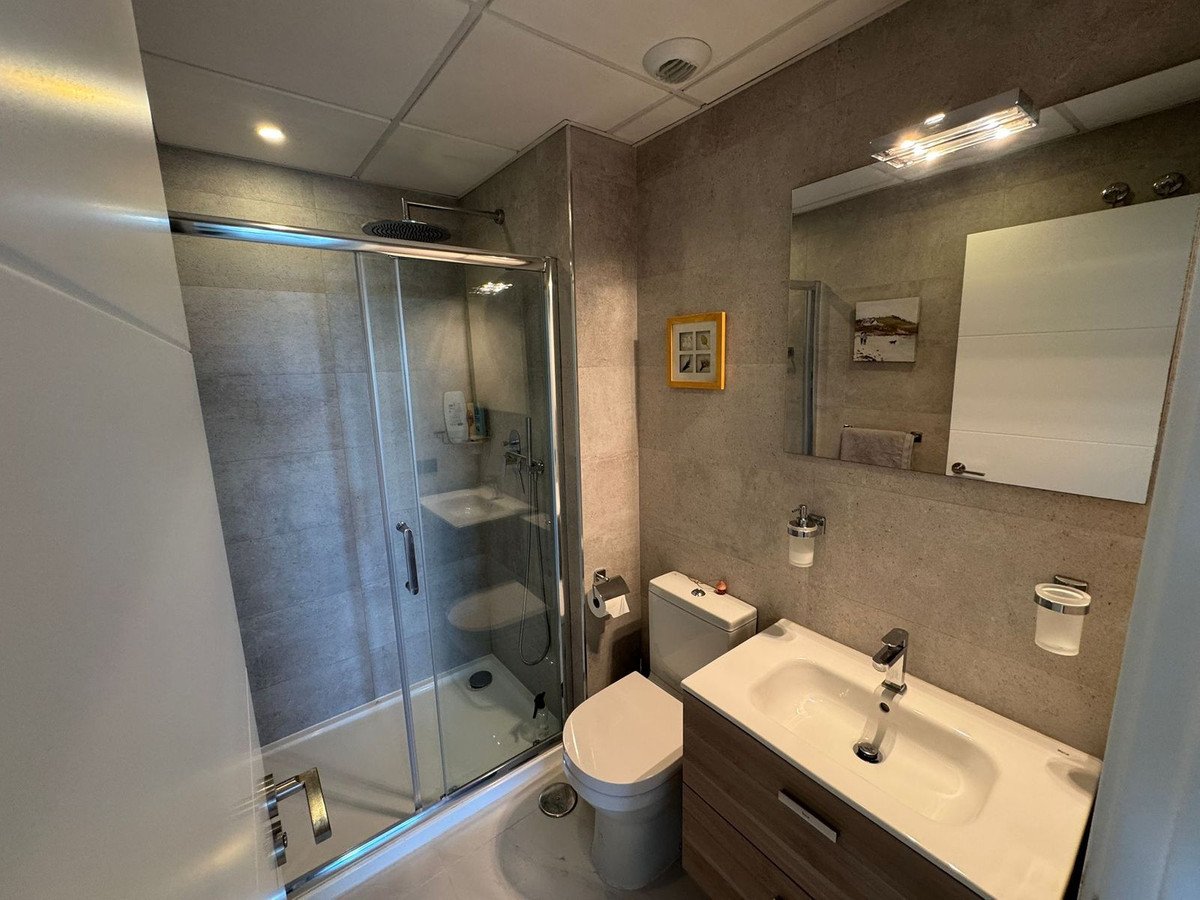 4 Bed Middle Floor Apartment in Estepona