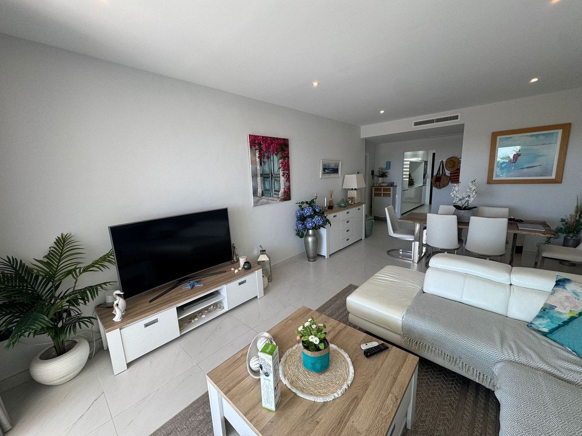4 Bed Middle Floor Apartment in Estepona
