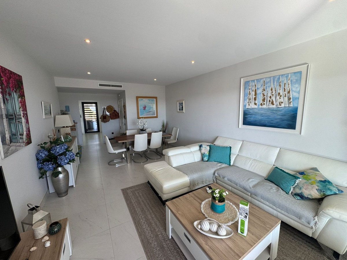 4 Bed Middle Floor Apartment in Estepona