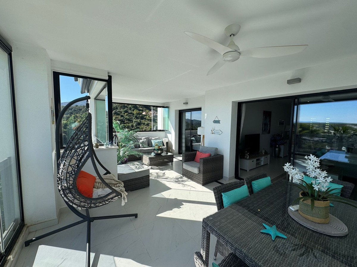 4 Bed Middle Floor Apartment in Estepona