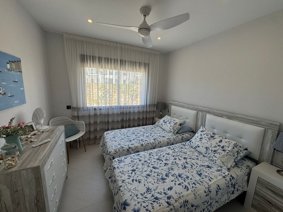 4 Bed Middle Floor Apartment in Estepona