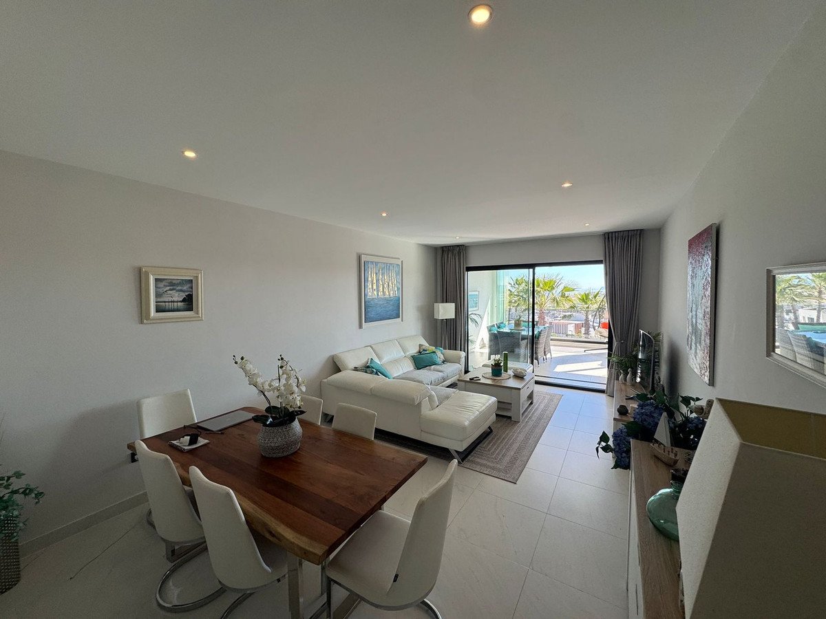 4 Bed Middle Floor Apartment in Estepona