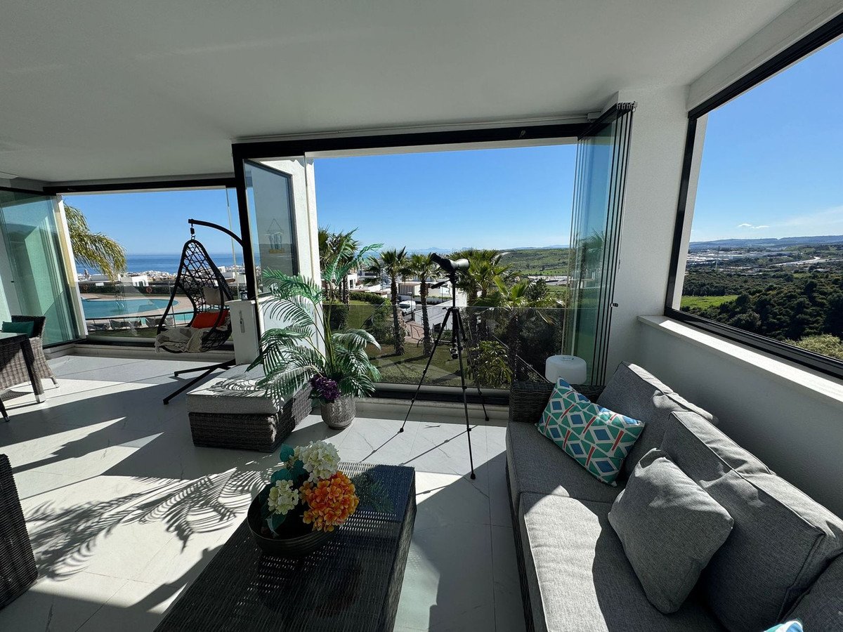 4 Bed Middle Floor Apartment in Estepona
