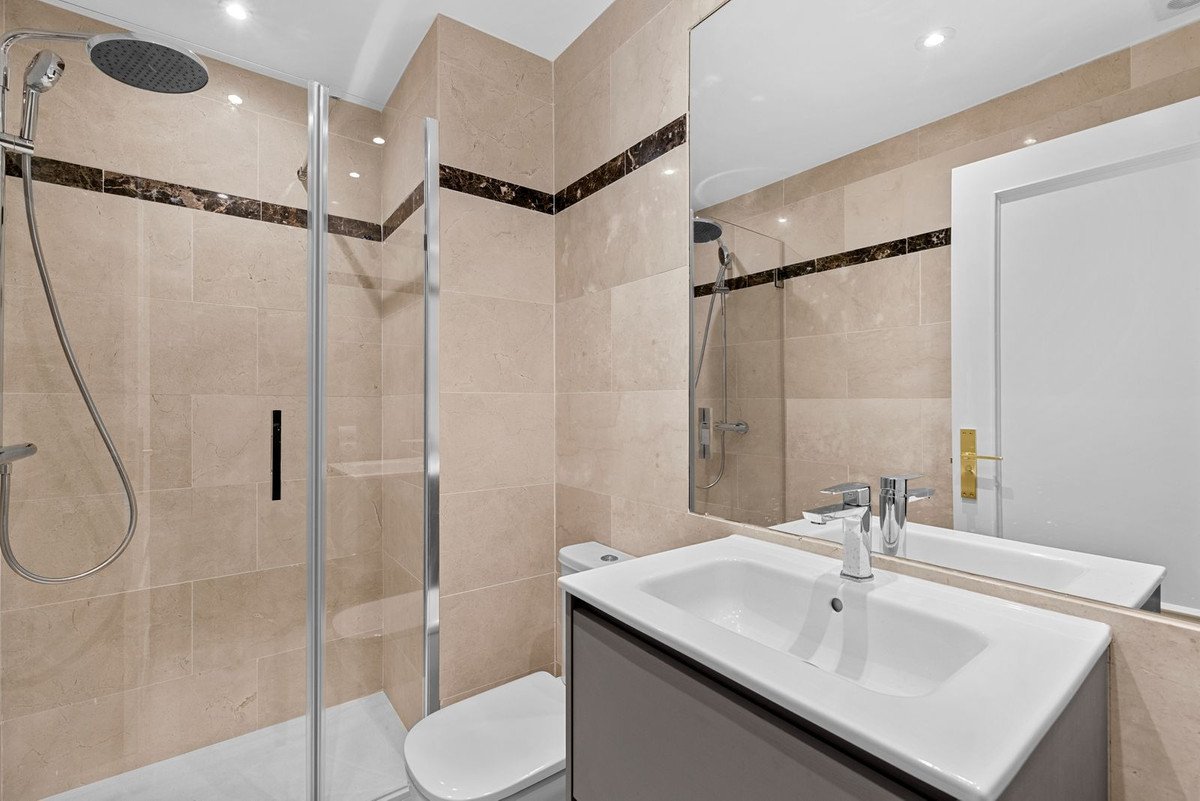3 Bed Middle Floor Apartment in Nueva Andalucía