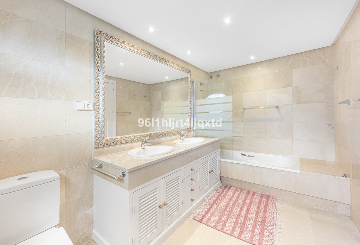 4 Bed Detached Villa in Sotogrande Alto
