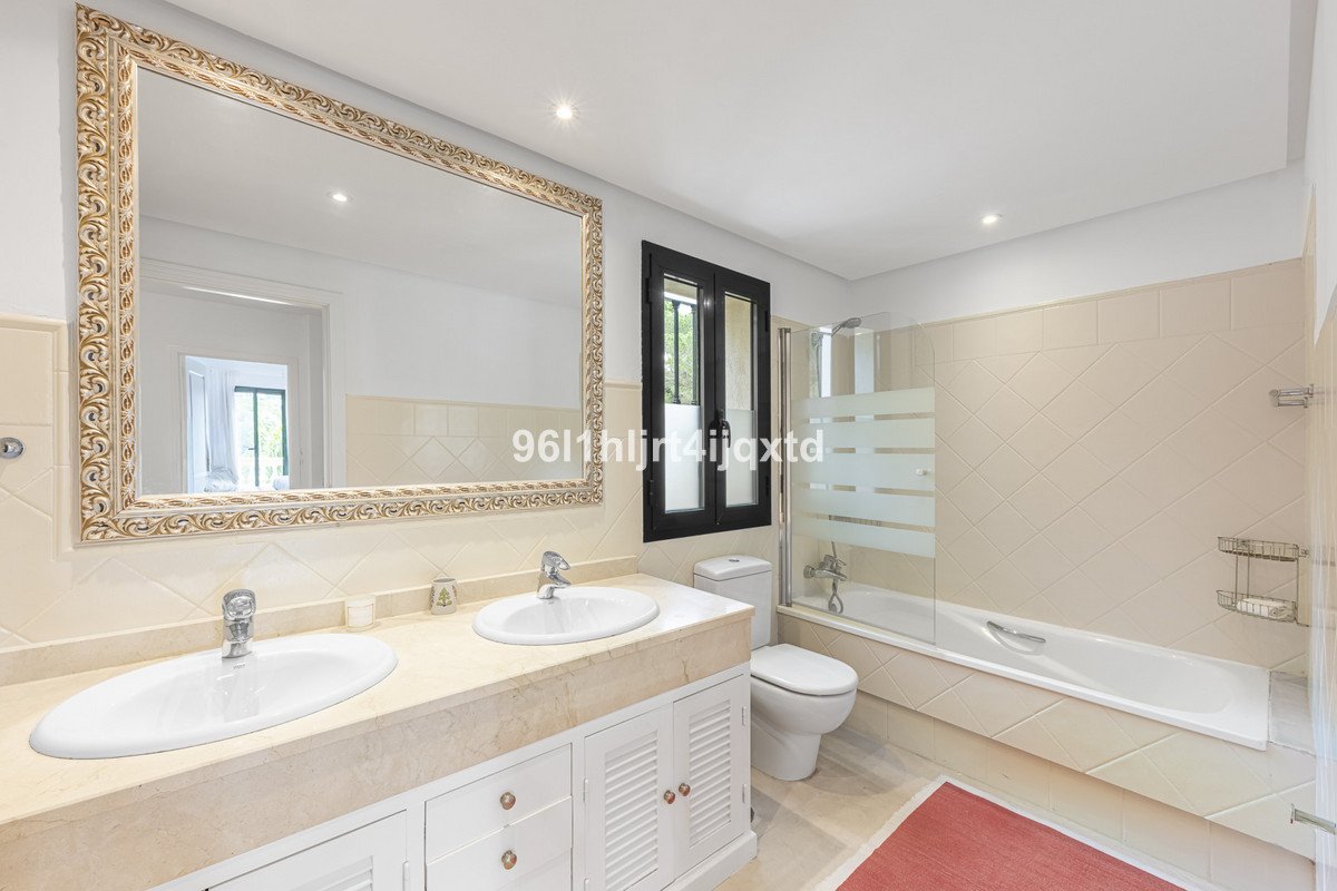 4 Bed Detached Villa in Sotogrande Alto