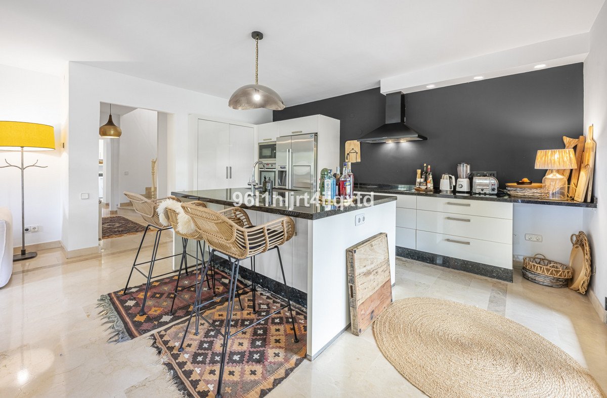 4 Bed Detached Villa in Sotogrande Alto