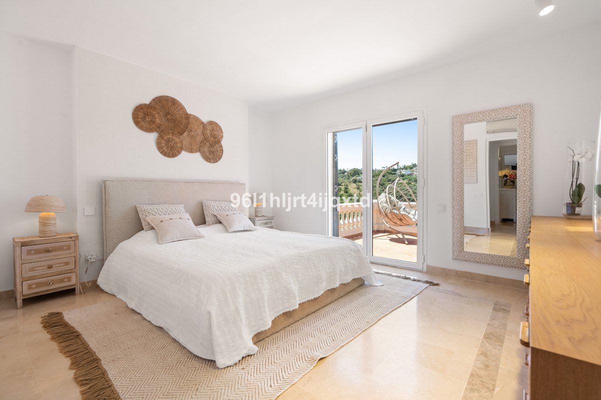 4 Bed Semi-Detached House in Sotogrande Alto