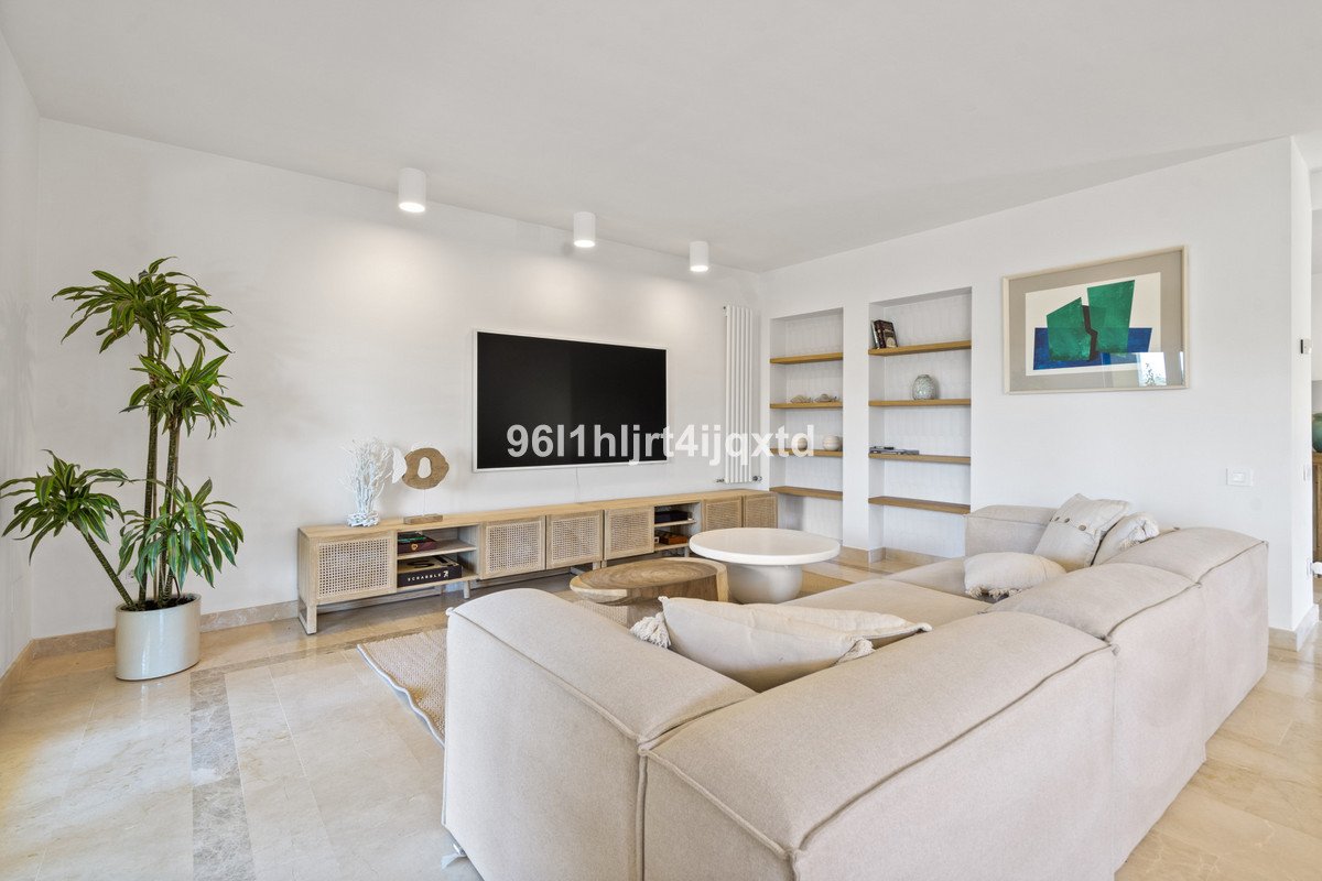 4 Bed Semi-Detached House in Sotogrande Alto