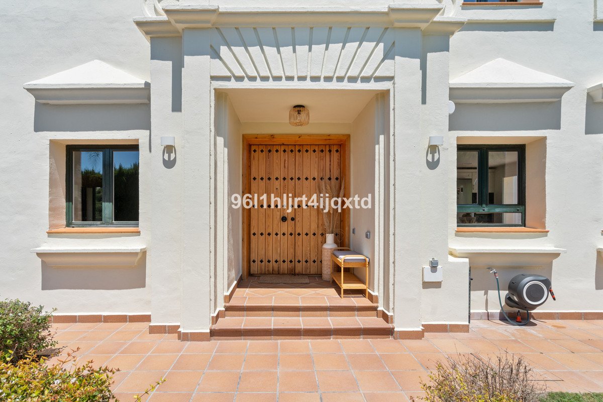 4 Bed Semi-Detached House in Sotogrande Alto