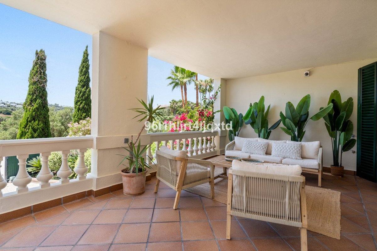 4 Bed Semi-Detached House in Sotogrande Alto