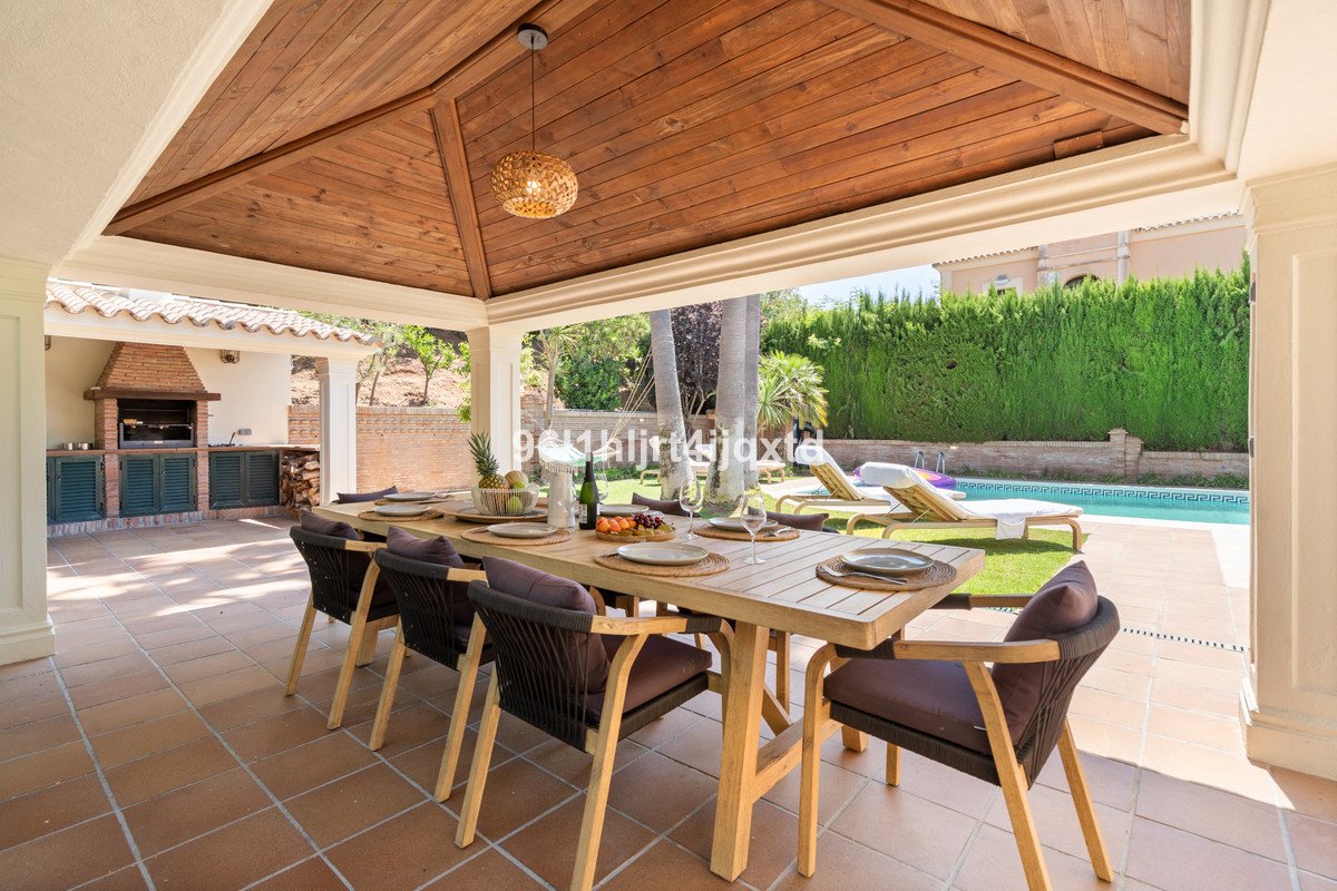 4 Bed Semi-Detached House in Sotogrande Alto