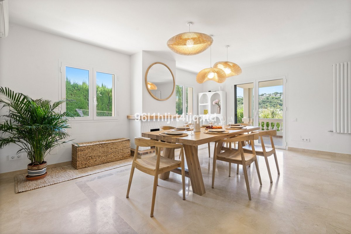 4 Bed Semi-Detached House in Sotogrande Alto