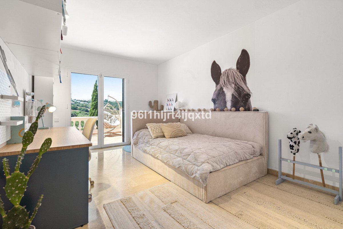 4 Bed Semi-Detached House in Sotogrande Alto