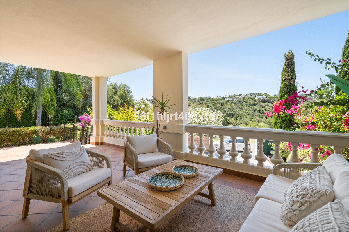 4 Bed Semi-Detached House in Sotogrande Alto