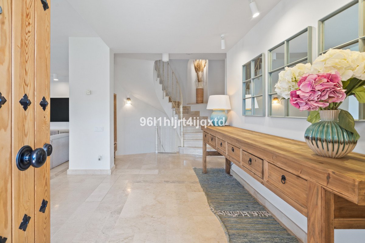 4 Bed Semi-Detached House in Sotogrande Alto