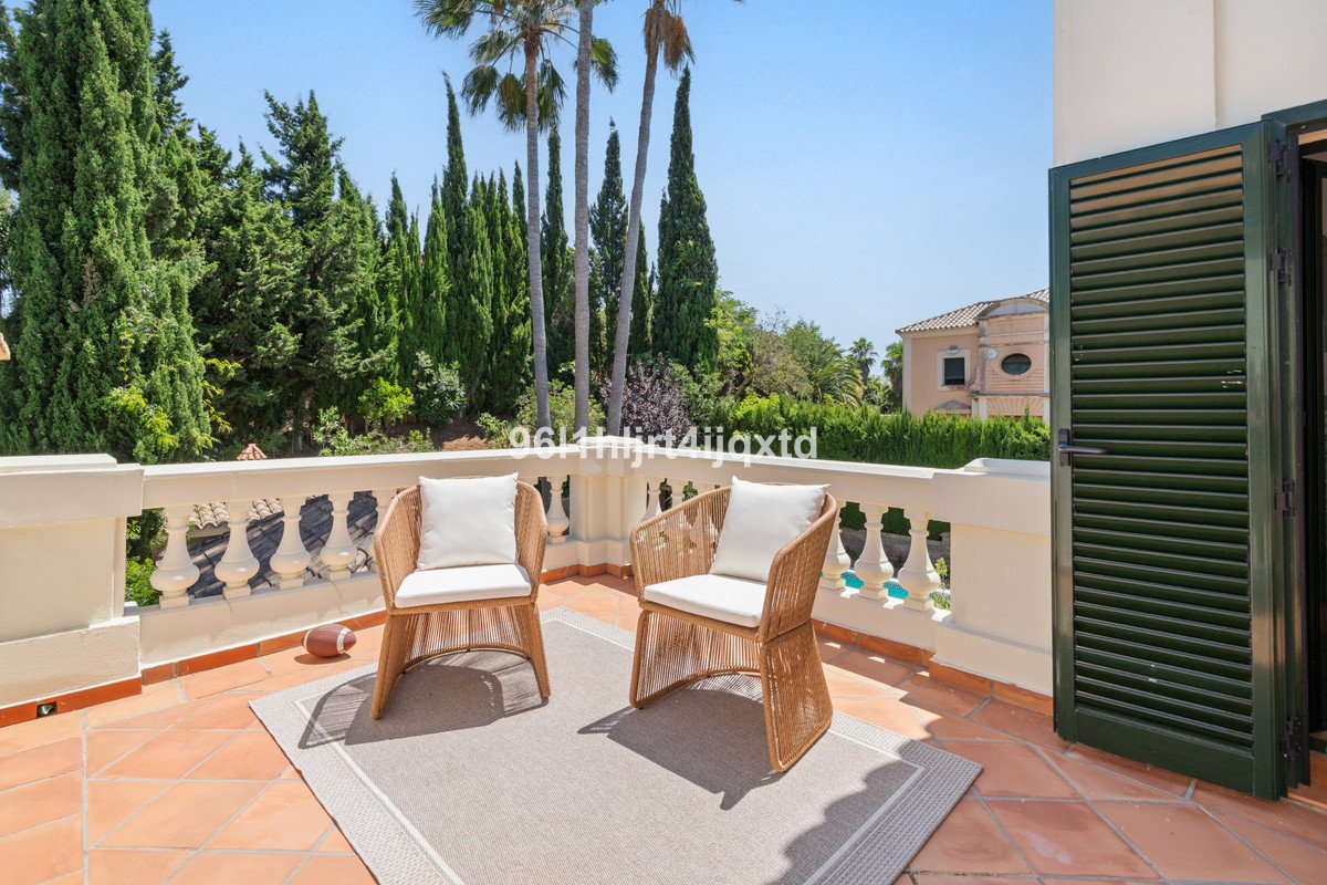 4 Bed Semi-Detached House in Sotogrande Alto