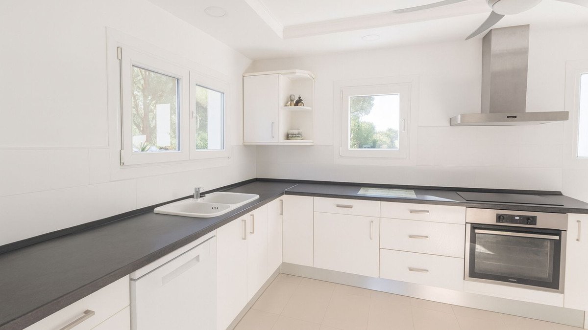4 Bed Detached Villa in El Rosario