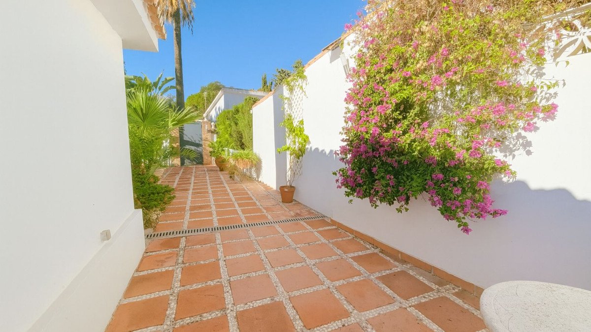 4 Bed Detached Villa in El Rosario