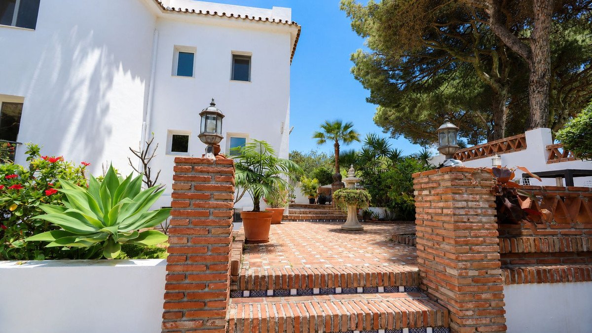 4 Bed Detached Villa in El Rosario