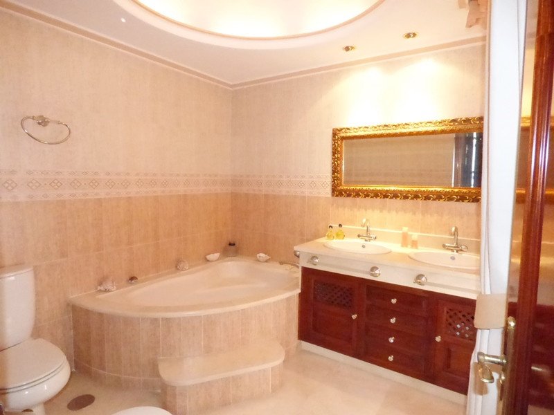 6 Bed Townhouse in Marbella