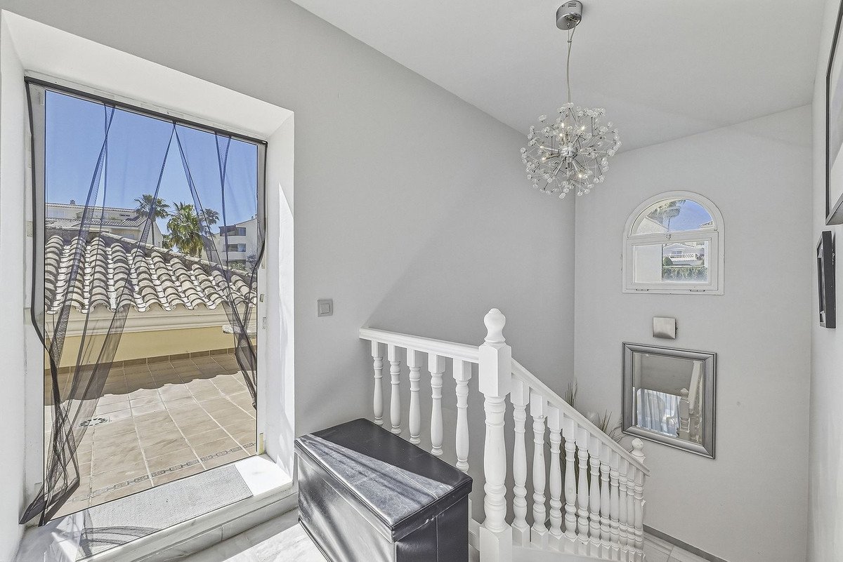 3 Bed Detached Villa in Bahía de Marbella