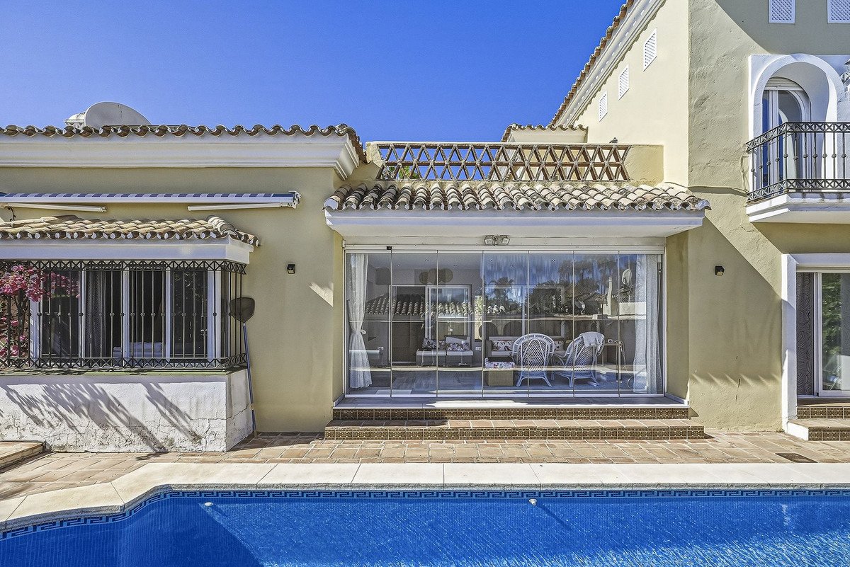 3 Bed Detached Villa in Bahía de Marbella