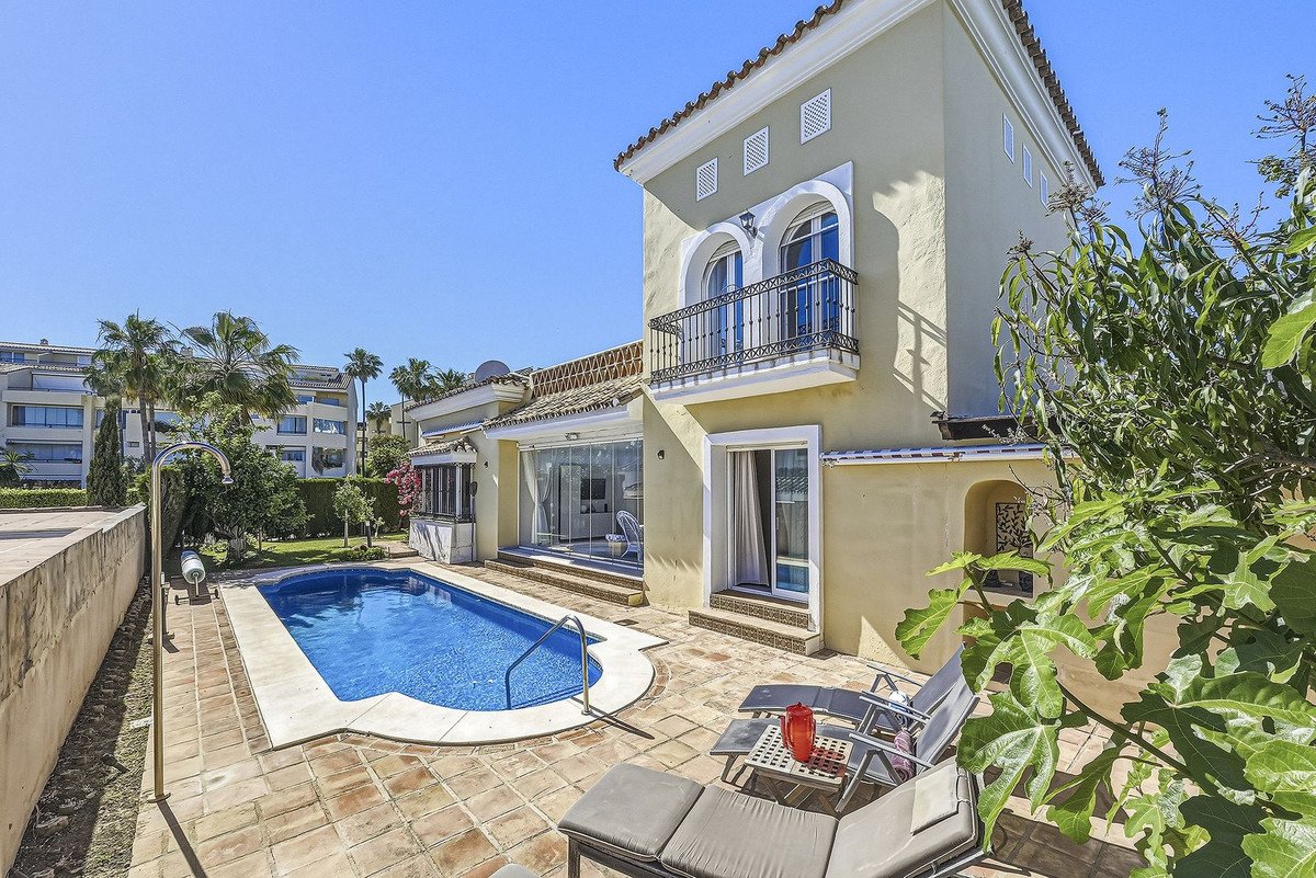 3 Bed Detached Villa in Bahía de Marbella