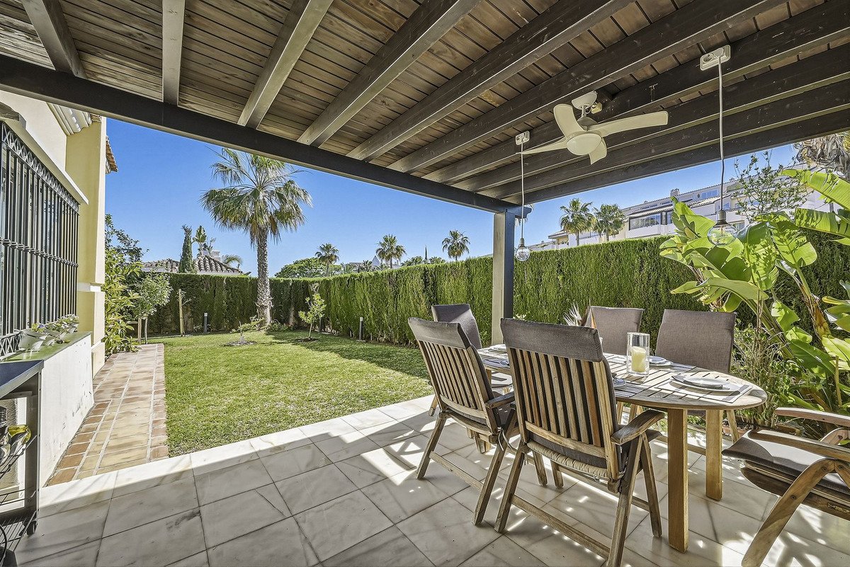 3 Bed Detached Villa in Bahía de Marbella