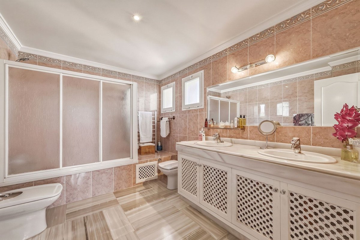 3 Bed Detached Villa in Bahía de Marbella