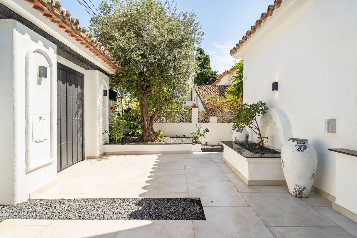 4 Bed Detached Villa in Marbesa
