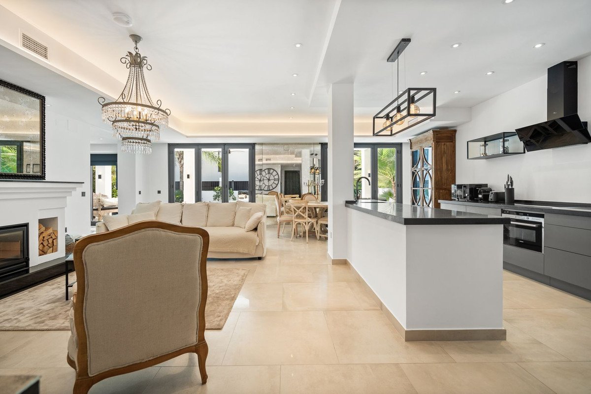 4 Bed Detached Villa in Marbesa