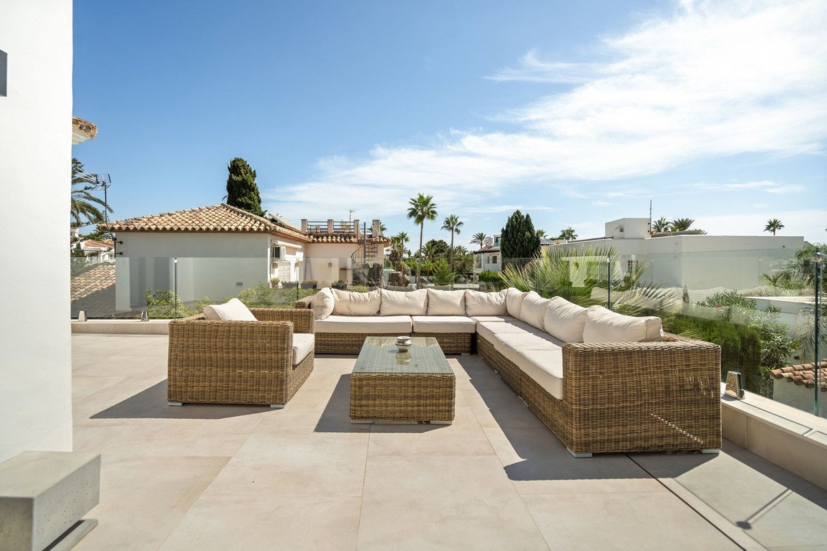 4 Bed Detached Villa in Marbesa