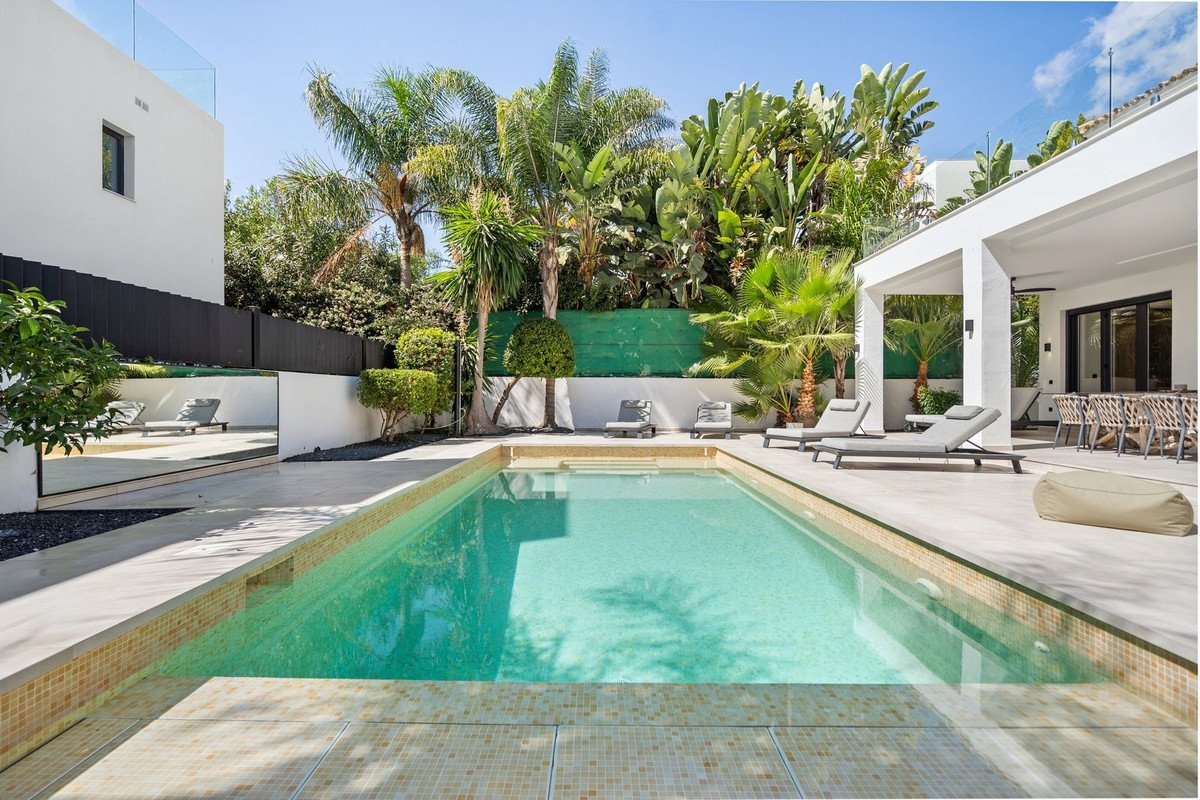 4 Bed Detached Villa in Marbesa