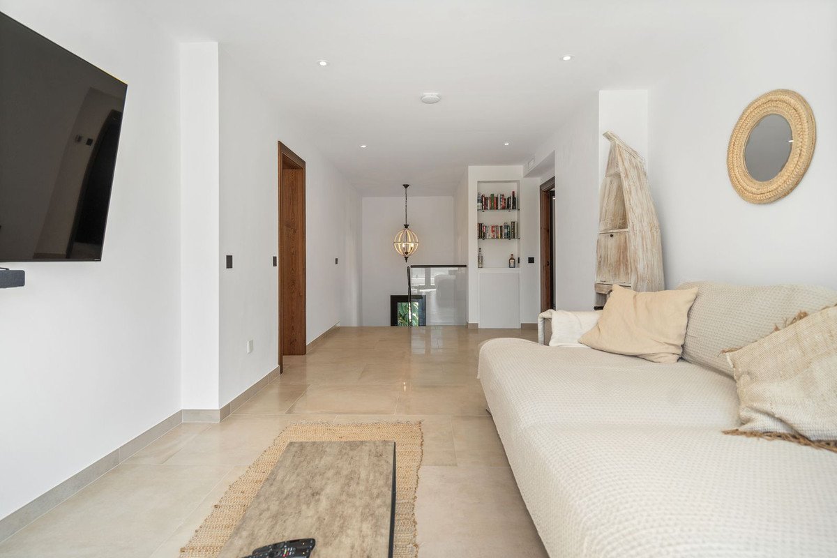 4 Bed Detached Villa in Marbesa