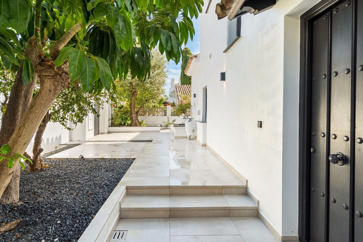 4 Bed Detached Villa in Marbesa