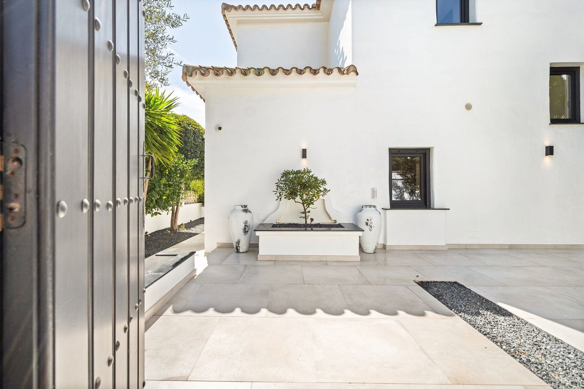 4 Bed Detached Villa in Marbesa
